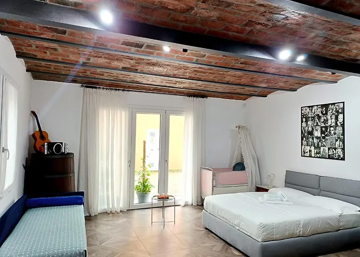 לינה וארוחת בוקר La Buldrina Suite-home